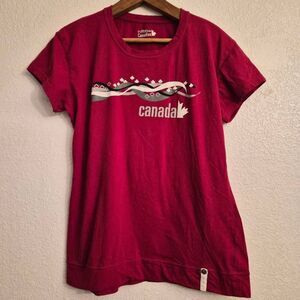 Women's Fitted Canada T-shirt: Size XL: Flattering,  Feminine Fit